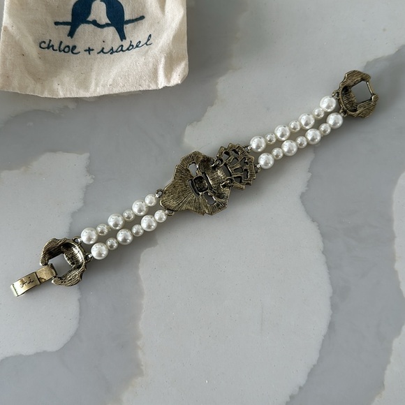 🤍Chloe + Isabel Heirloom Pearl Statement Bracelet - Picture 4 of 9